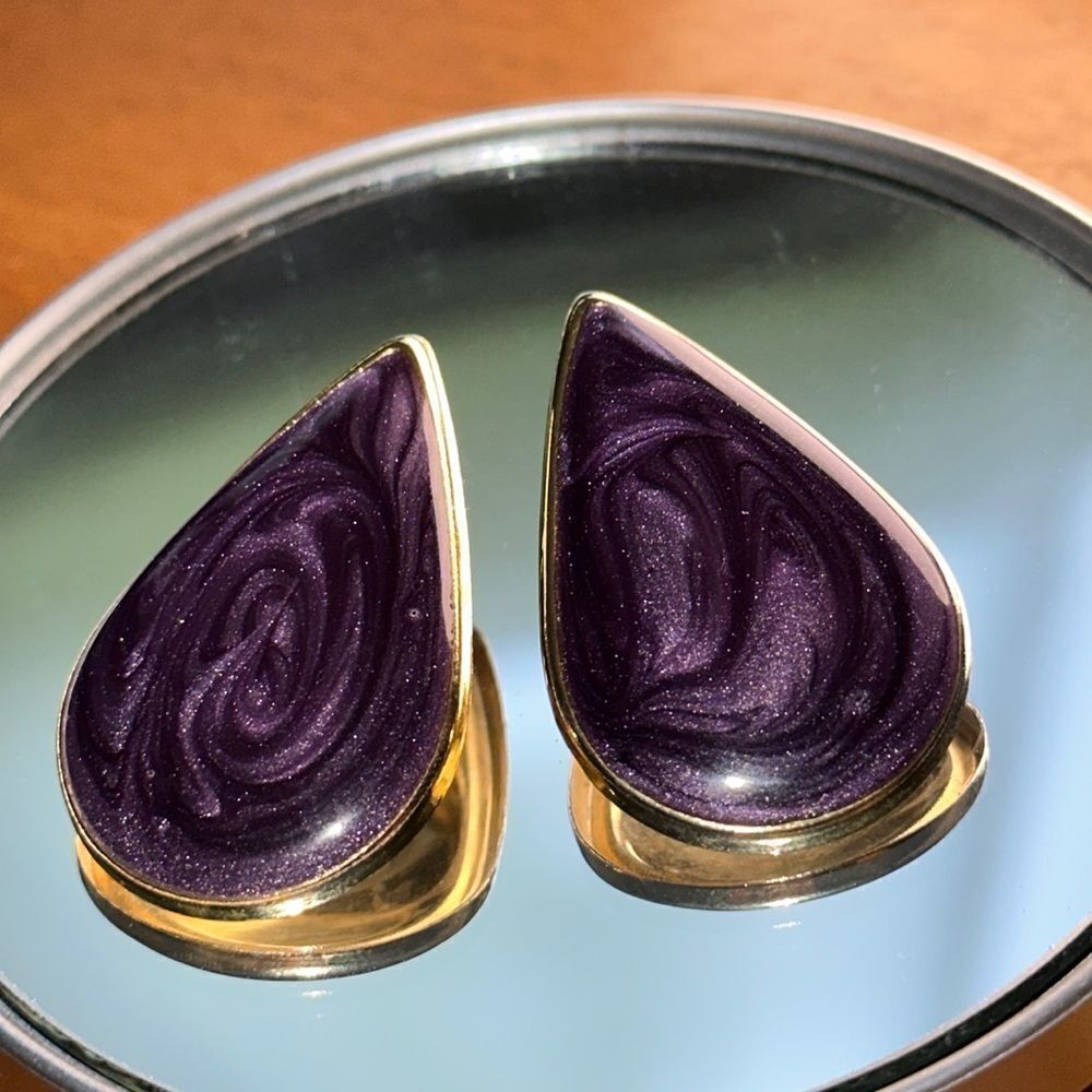 Vintage 80s teardrop shaped purple swirl enamel painted‎ post earrings